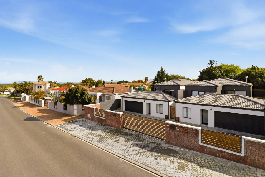 4 Bedroom Property for Sale in Somerset Ridge Western Cape